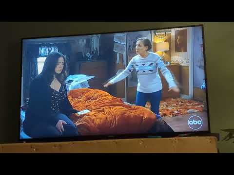 Harris tells Jackie that she's pregnant! 🤰