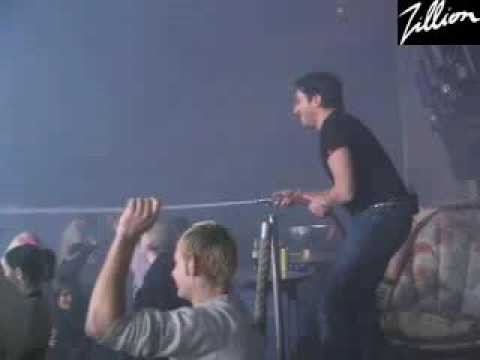 DJ FOU aka Frank Verstraeten met waterslang in Zillion Antwerpen