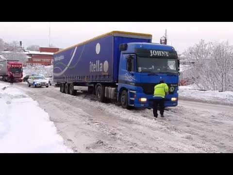 Lastbilar fast på Stockholmsvägen 2012