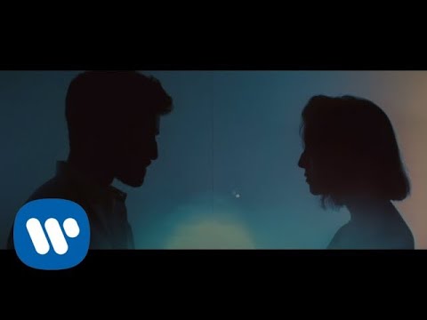 download lagu mp3 mp4 April Ivy Tell Me Baby, download lagu April Ivy Tell Me Baby gratis, unduh video klip April Ivy Tell Me Baby