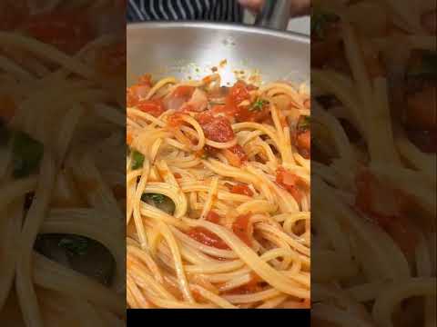 Why Italian Chefs Skip the Strainer and Finish Pasta Directly in the Sauce