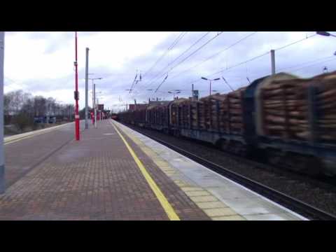 class 56087 going south seen at Wigan Northwestrn on logs