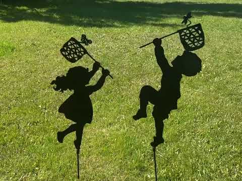 Девочка ловит бабочек. Металлические декор для вашего сада или двора. - фото 1 - id-p2665761534