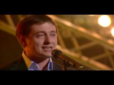 Сергей Безруков - "Певец у микрофона"