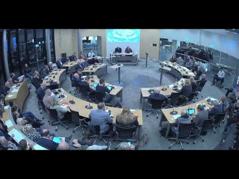 Gemeenteraadsvergadering over de uitbreiding woonwagenstandplaatsen in Smallingerland