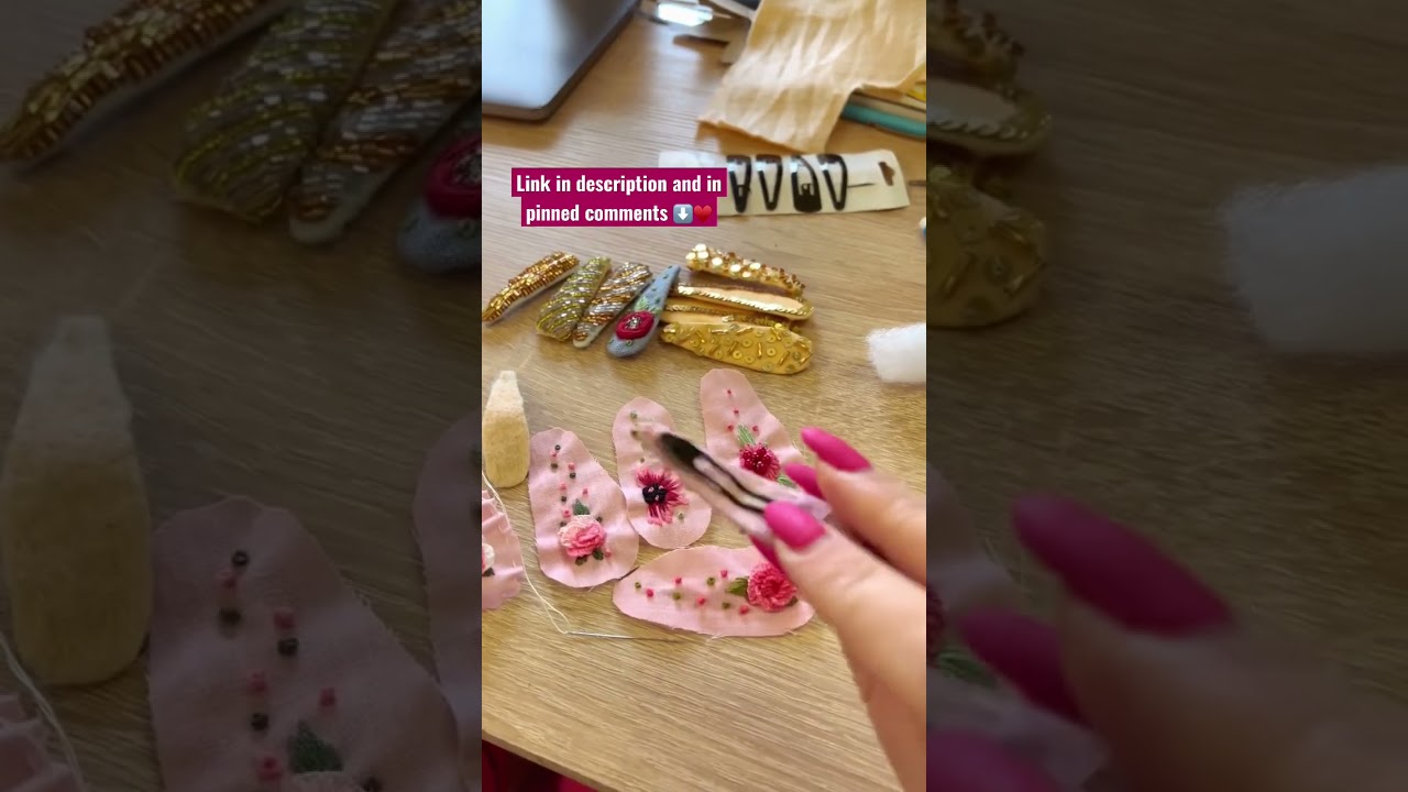Cute gift idea for girls - handmade hair clips with embroidery #smallbusiness #helenprime