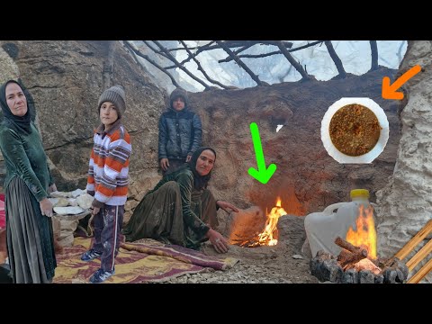 Survival in the mountains 🗻 | The harsh life of a homeless person and building a fireplace in a hut🔥