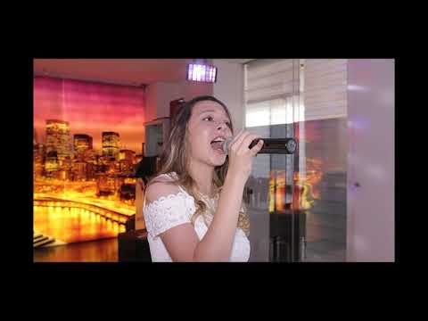 "Yellow Leaves". Nicole made a surprise for the family at her 18th celebration.