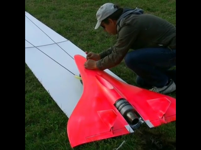 Радиоуправляемая модель развила скорость в 750 км/ч