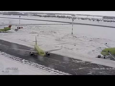 S7 Airlines Airbus Drift on ice december 2016