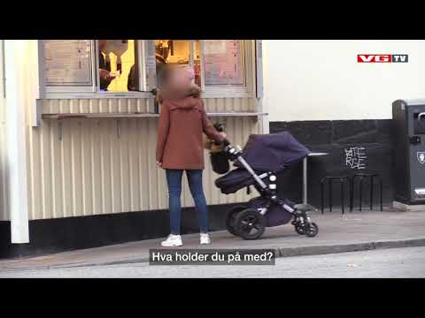 Skjult kamera: Mads Hansen som pølseselger i Sverige