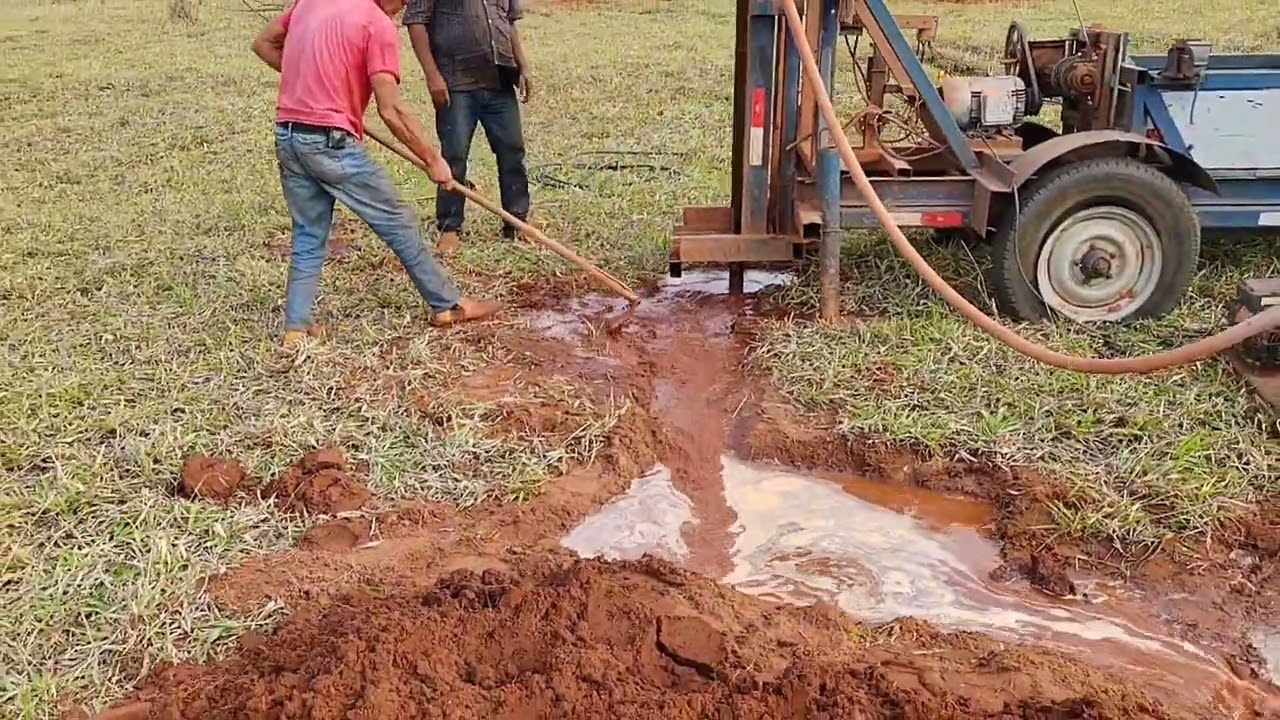 Perfuração de poço artesiano no sítio