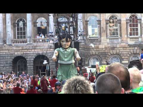 Liverpool Giants - The Little Girl at Castle Street