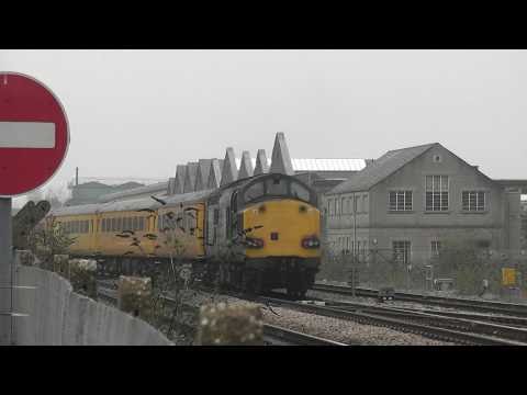 Tractor action at Swindon - 37069 & 37059 on 1Q12 - 16/03/11
