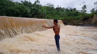 Download lagu Latihan tenaga dalam di air yang deras mp3 Download lagu Latihan tenaga dalam di air yang deras mp3