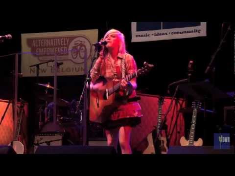 Ariana Gillis - "Forget Me Not" (eTown webisode 215)