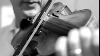 Versão instrumental de "Você é linda", de Caetano Veloso.