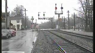 preview picture of video '2 CSX trains at Glendale OH with block signal change'