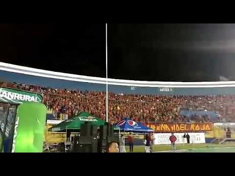 "Poropopo Poropopo el que no salte es un crema maricon." Barra: La Banda del Rojo &bull; Club: Municipal