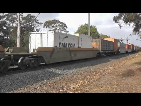 5AM5 at Werribee at and ( 2nd view ) and a stupid guy and the railway crossing!