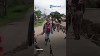 VIRAL VIDEO FENOMENA Tanah Bergerak Seusai Hujan Deras di Bekasi, Ruas Jalan Amblas, Ini Penyebabnya