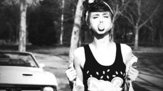 When Saints Go Machine - Kelly (Shlohmo Remix)