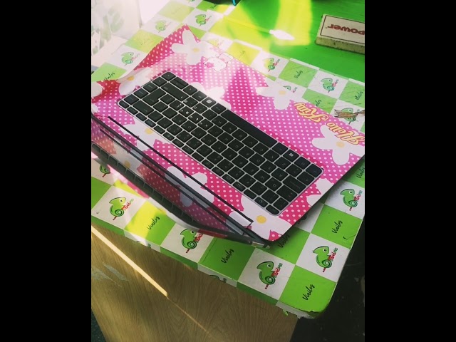Vídeo relacionado con SUPERDANT Adhesivo para Portátil Aufkleber Laptop Schutzfolie Notebook Kunstschutz Protector de Vinilo para Laptop Universal para 12" 13" 13.3" 14" 15" 15.4" 15.6" Brain Doodle Hand Drawn Style