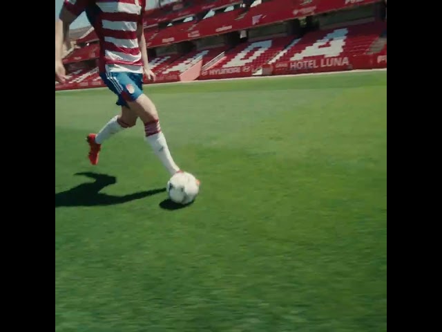 Vídeo relacionado con Granada CF |Bufanda Franjas Anchas Producto Oficial