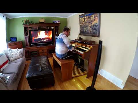 Martin Beaulieu Plays "Mele Kalikimaka & I'll be home" on his Hammond A-100 Leslie 122A