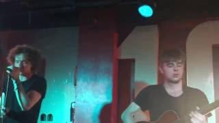 Seafret-skimming stone