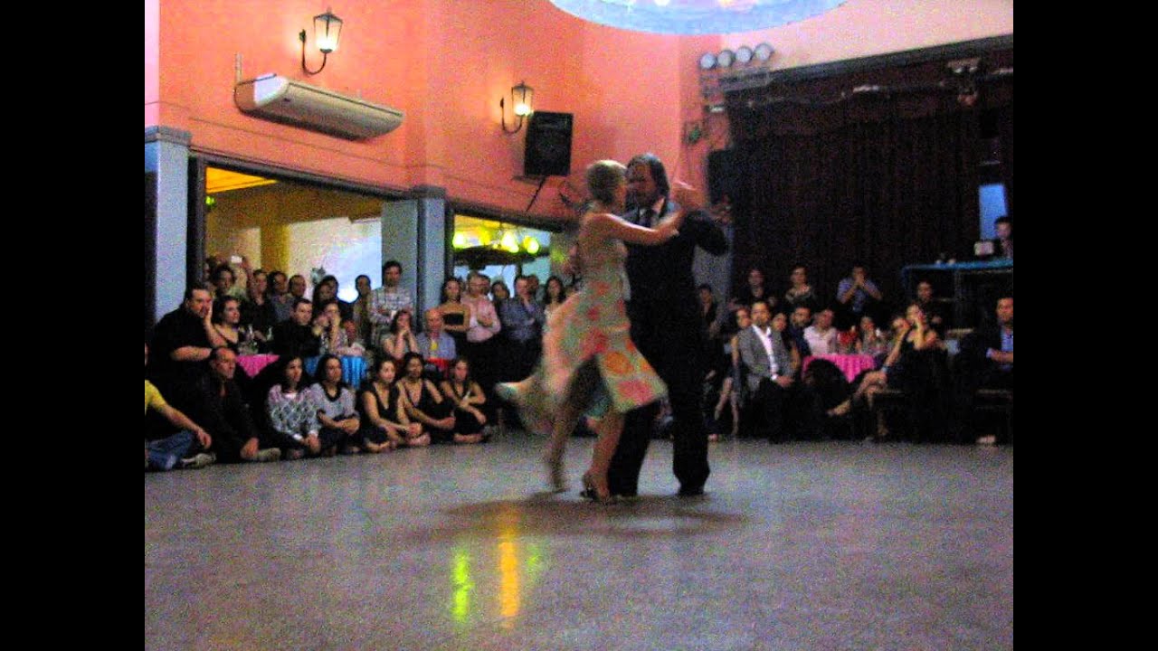 FABIAN PERALTA y JOSEFINA BERMUDEZ en Viva La Pepa Milonga (1/4)