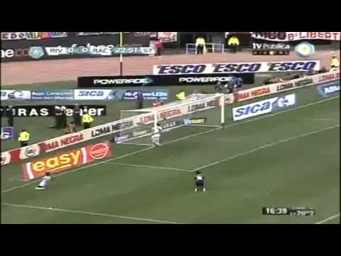 Así ataja Marcelo Barovero.