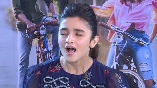 Alia Bhatt Singing Love You Zindagi Song | Live Performance