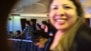 Novia y damas de honor +mi mama cantando =un concierto