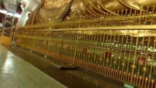 preview picture of video 'アキーラさん訪問！ミャンマー・ヤンゴンの涅槃仏,Yangon,Myanmer'