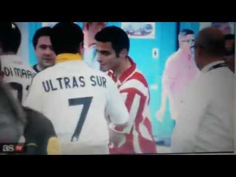 Expulsan a un aficionado del Atléti (16-4-2014)