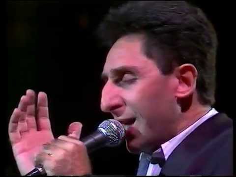 Franco Battiatto en la Estación de Perpignan. 1987