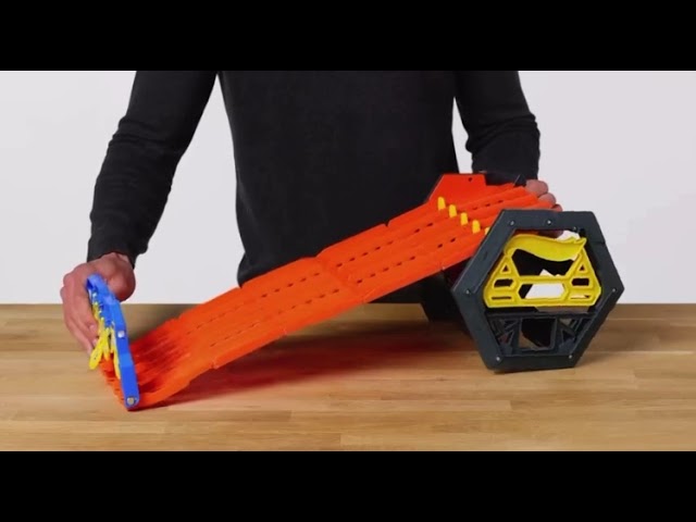 Vídeo relacionado con Hot Wheels Action Pista para coches de juguete portátil, incluye 1 vehículo (Mattel HGK41)