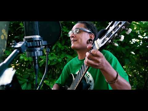 KRISTOFER  O ANDARILHO ft TOM AUGE  [Bob Marley - Get Up Stand Up]