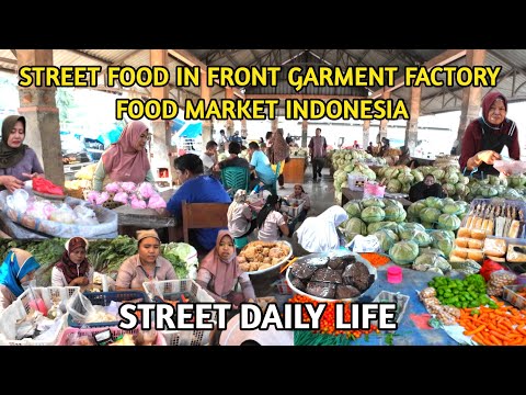 STREET FOOD LUNCH IN FRONT GARMENT FACTORY, FOOD MARKET INDONESIA