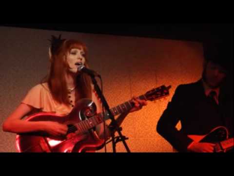 Karen Elson - 'Lunasa' / 'Cruel Summer' Live At Third Man Records, Nashville