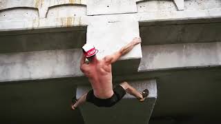 Man Climbs Onto Bridge Using Incredible Strength and Grip - 1197806