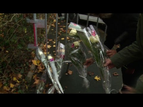 Johnny: les fans devant le funérarium près du "grand homme"