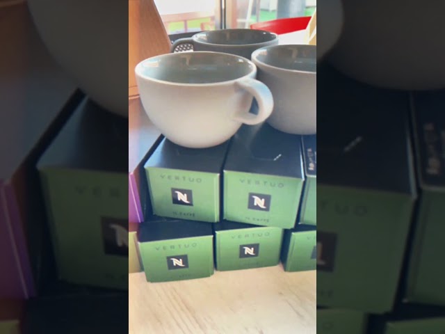 Vídeo relacionado con R&R SHOP - Soporte para cápsulas para Nespresso, pegamento en cualquier superficie como paredes, refrigerador y compatible con cafeteras Nespresso con pegatinas 3M, 5 cápsulas cada una - Juego de 3