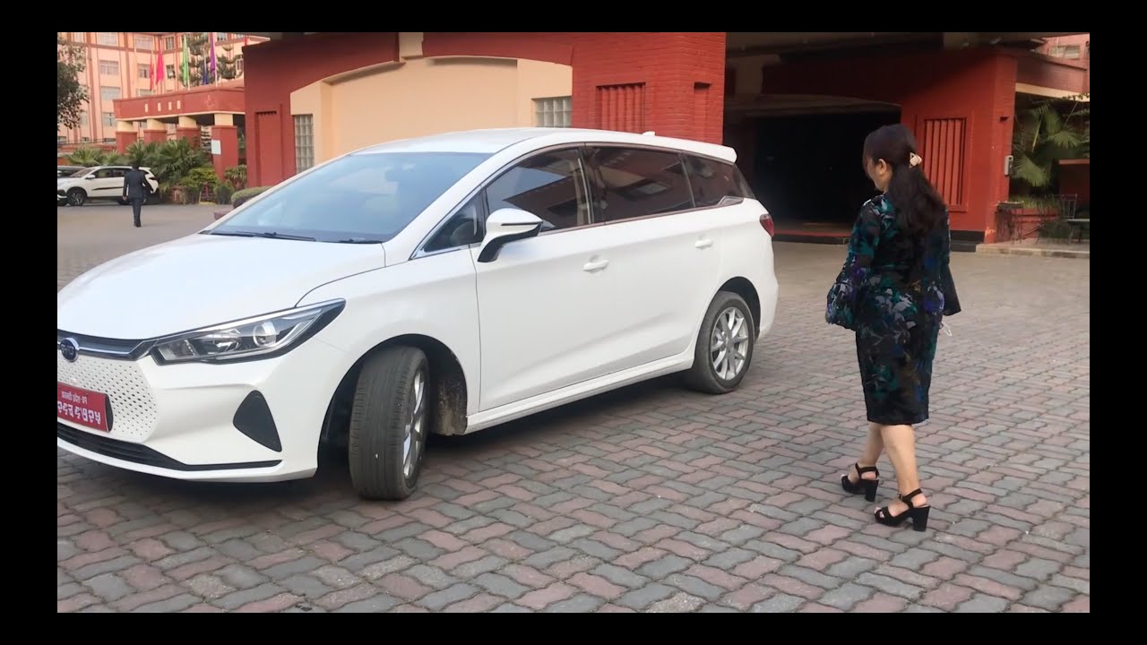 Driving a New Electric Car in Kathmandu - BYD E6 (Build your dreams)