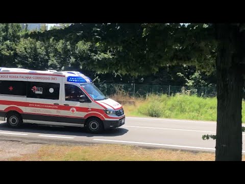 PASSAGGIO VOLKSWAGEN CRAFTER CRI IN SIRENA - ITALIAN RED CROSS AMBULANCE RESPONDING