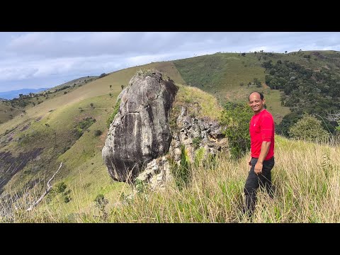 O Mistério Escondido de Jucuruçu: A Cachoeira que Desaparece e a Pedra do Gorila Gigante! 🦍🌊