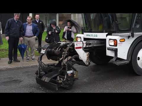 Une machine pour réparer les nids de poule