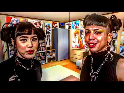 My best friend does my makeup and exposes me to the internet =)