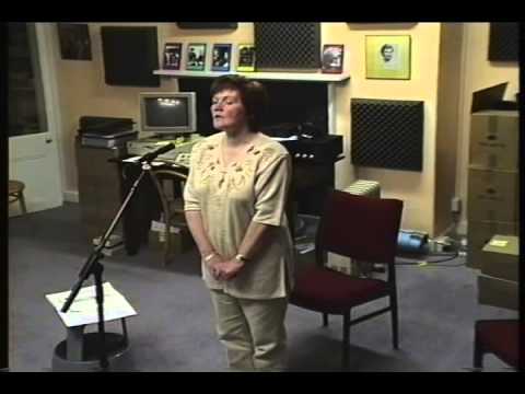 A ógánaigh an chúil chraobhaigh, song / Eilís Ní Shúilleabháin, singing in Irish
